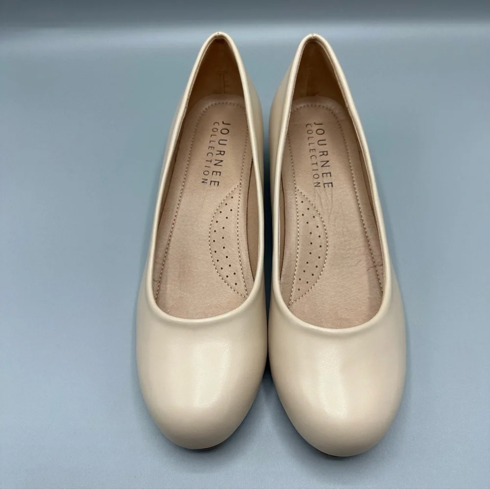 Journee Collection Round Toe Pump Women's Size 9 Nude Beige